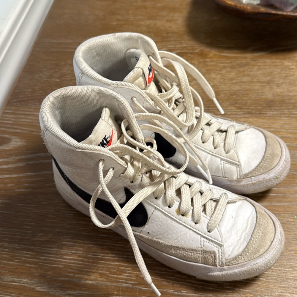 Nike Blazer Mid - Girls size 3.5